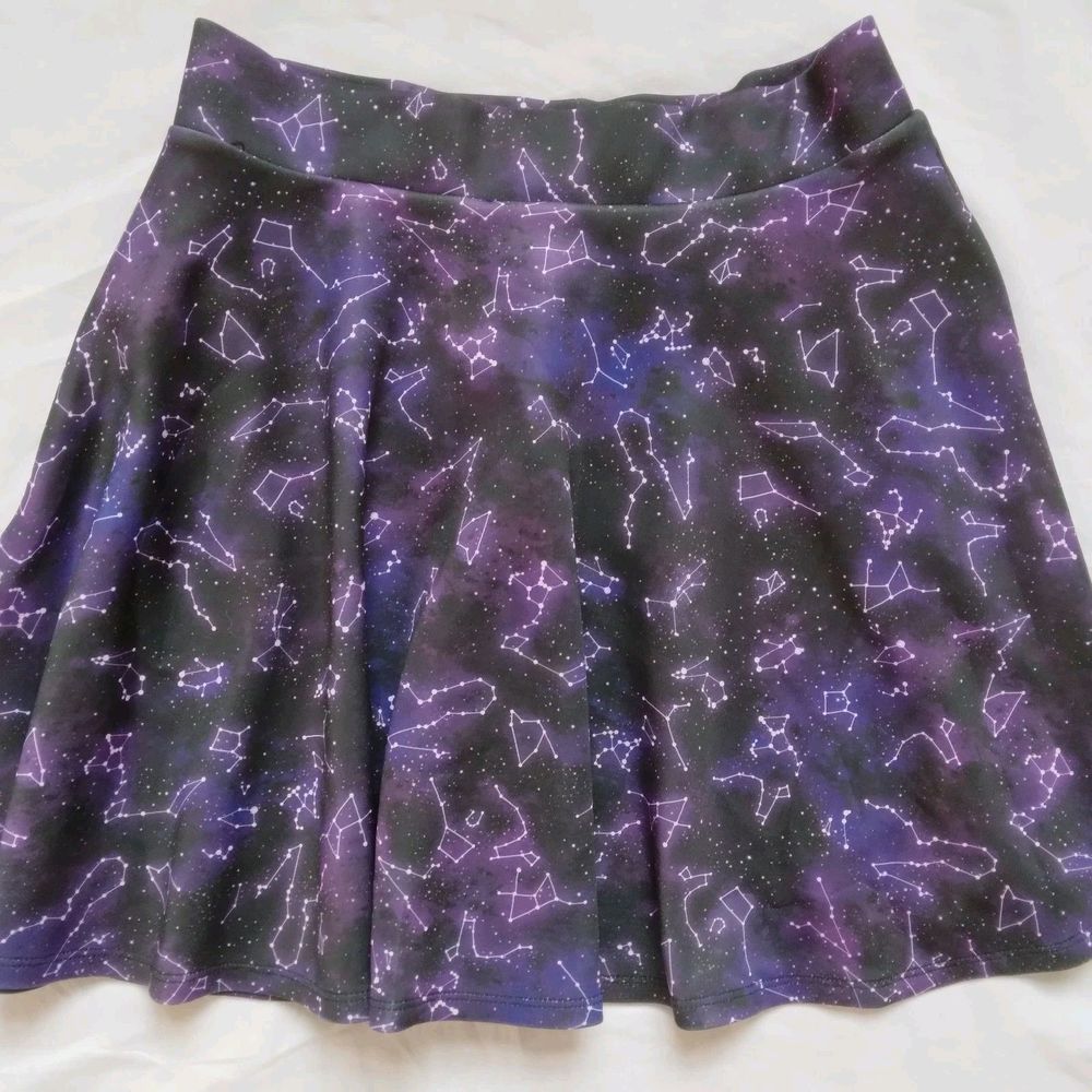 Hot Topic Constellations Skater Skirt Purple Black Mystical Goth Punk Juniors SM - Picture 10 of 10